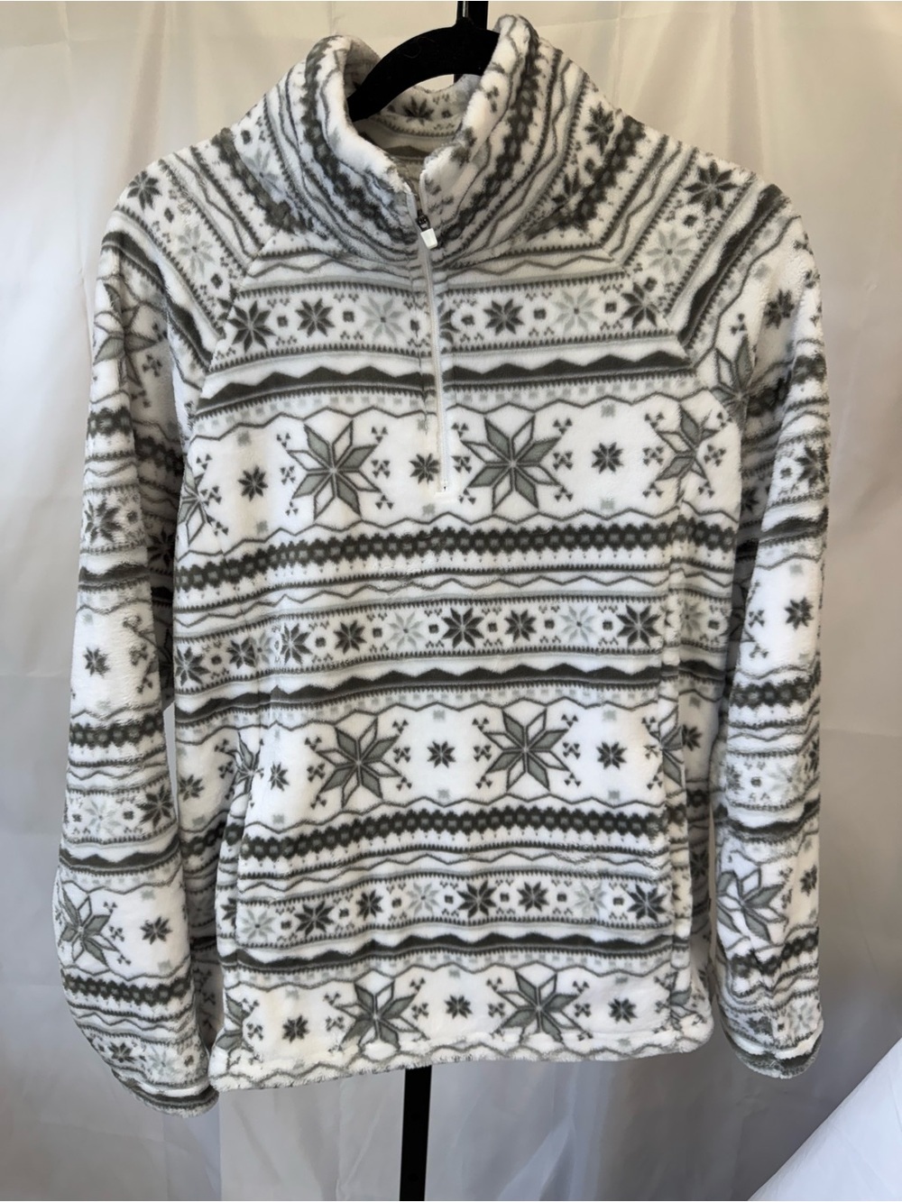 Eddie Bauer Medium Women’s Fleece 1/4 zip pockets white gray snowflake cold